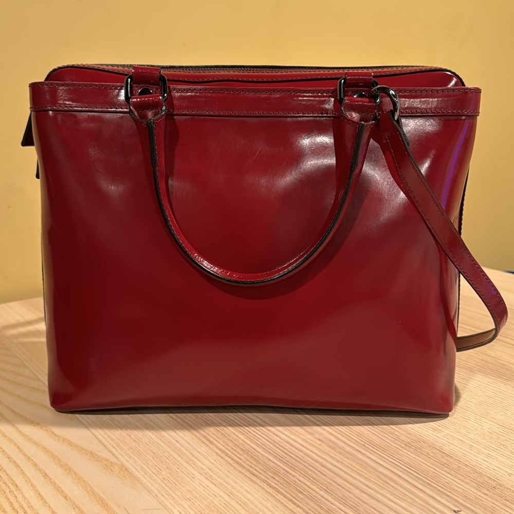 IACUCCI red leather handbag